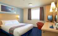 Bedroom 3 Travelodge London City Airport