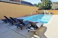 Swimming Pool Alhambra Inn