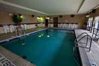Swimming Pool Hampton Inn By Hilton Napanee
