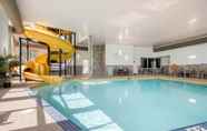 Swimming Pool 5 Comfort Inn & Suites Red Deer