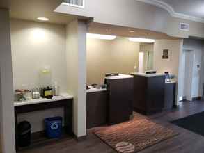 Lobby 4 Comfort Inn & Suites Red Deer