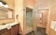 In-room Bathroom 2 Lodges At Cresthaven