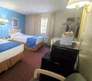 Bedroom 4 Travelodge by Wyndham Hershey
