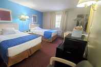 Bedroom Travelodge by Wyndham Hershey