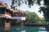 Swimming Pool Governor's Residence, A Belmond Hotel, Yangon