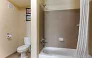 In-room Bathroom 7 Comfort Inn & Suites Ponca City near Marland Mansion