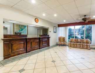 Lobby 2 Super 8 by Wyndham Hardeeville