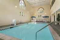 Swimming Pool Country Inn & Suites by Radisson, St. Charles, MO