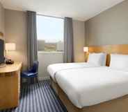 Kamar Tidur 6 Ramada Hotel & Suites by Wyndham Coventry