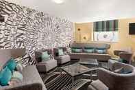 Lobi Ramada Hotel & Suites by Wyndham Coventry