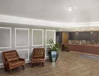 Lobi 2 Ramada Hotel & Suites by Wyndham Coventry