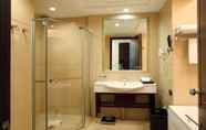 In-room Bathroom 7 Country Garden Holiday Resorts