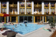 Swimming Pool HOTEL Urbani