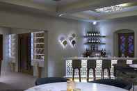 Bar, Cafe and Lounge La Maltese Caldera Concept