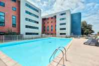 Swimming Pool Zenitude Hôtel - Résidences Bordeaux Aéroport