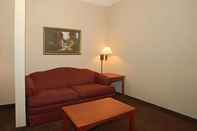 Common Space Comfort Inn & Suites Pauls Valley - City Lake