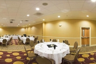 Functional Hall Best Western Premier I-95 Savannah Airport / Pooler West