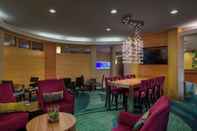 Quầy bar, cafe và phòng lounge SpringHill Suites by Marriott St. Petersburg Clearwater