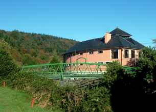 Exterior 4 Woodenbridge Lodge