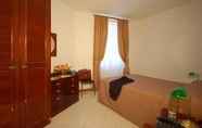 Kamar Tidur 5 Vatican Suites Hotel & Residence