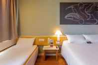 Bedroom Hotel ibis Elche