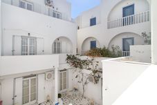 外部的 Poseidon Beach Hotel