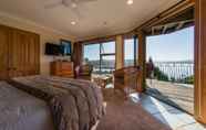 Kamar Tidur 3 Cliff Edge by the Sea