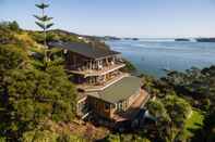 Bangunan Cliff Edge by the Sea