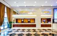 Lobi 4 Grand Emperor Hotel