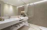 Toilet Kamar 7 Astoria Suite Hotel