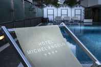 Swimming Pool Hotel Michelangelo