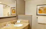 Toilet Kamar 6 Courtyard Marriott Gettysburg