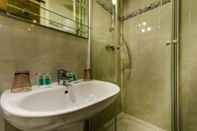 In-room Bathroom Hotel Riviera