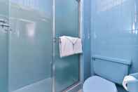 In-room Bathroom Americas Best Value Inn Port Jefferson Station Long Island