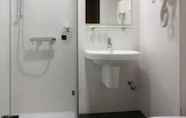 Toilet Kamar 6 Hotel Laterum