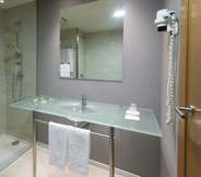 In-room Bathroom 5 Hotel AG express elche