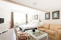 Bilik Tidur Golden Coast Lawton Hotel