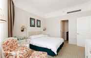 Kamar Tidur 5 Golden Coast Lawton Hotel