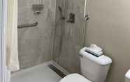 Toilet Kamar 7 Days Inn and Suites by Wyndham Hammond, IN