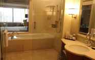 In-room Bathroom 7 Sheraton Xiamen Hotel