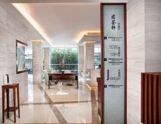 Lobi 2 Holiday Inn Shanghai Hongqiao Central, an IHG Hotel