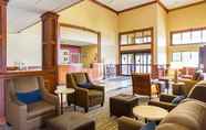 Lobby 6 Comfort Suites Twinsburg