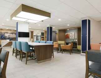 Lobi 2 Holiday Inn Express & Suites Williamstown - Glassboro, an IHG Hotel