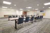 Functional Hall Holiday Inn Express & Suites Williamstown - Glassboro, an IHG Hotel
