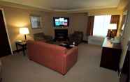 Common Space 4 DoubleTree by Hilton Pittsburgh Airport