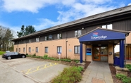 Exterior 3 Travelodge Aberdeen Airport