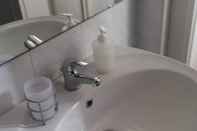 In-room Bathroom Giovane Italia