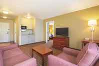 Ruang Umum La Quinta Inn & Suites by Wyndham Bentonville