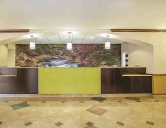 Lobi 2 La Quinta Inn & Suites by Wyndham Bentonville