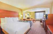 Bedroom 3 La Quinta Inn & Suites by Wyndham Bentonville